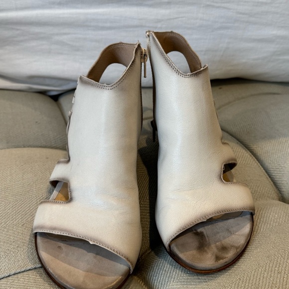 Unity In diversity sandal - Picture 5 of 6